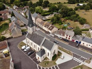 Inspection par drone d'une église bâtiment communal